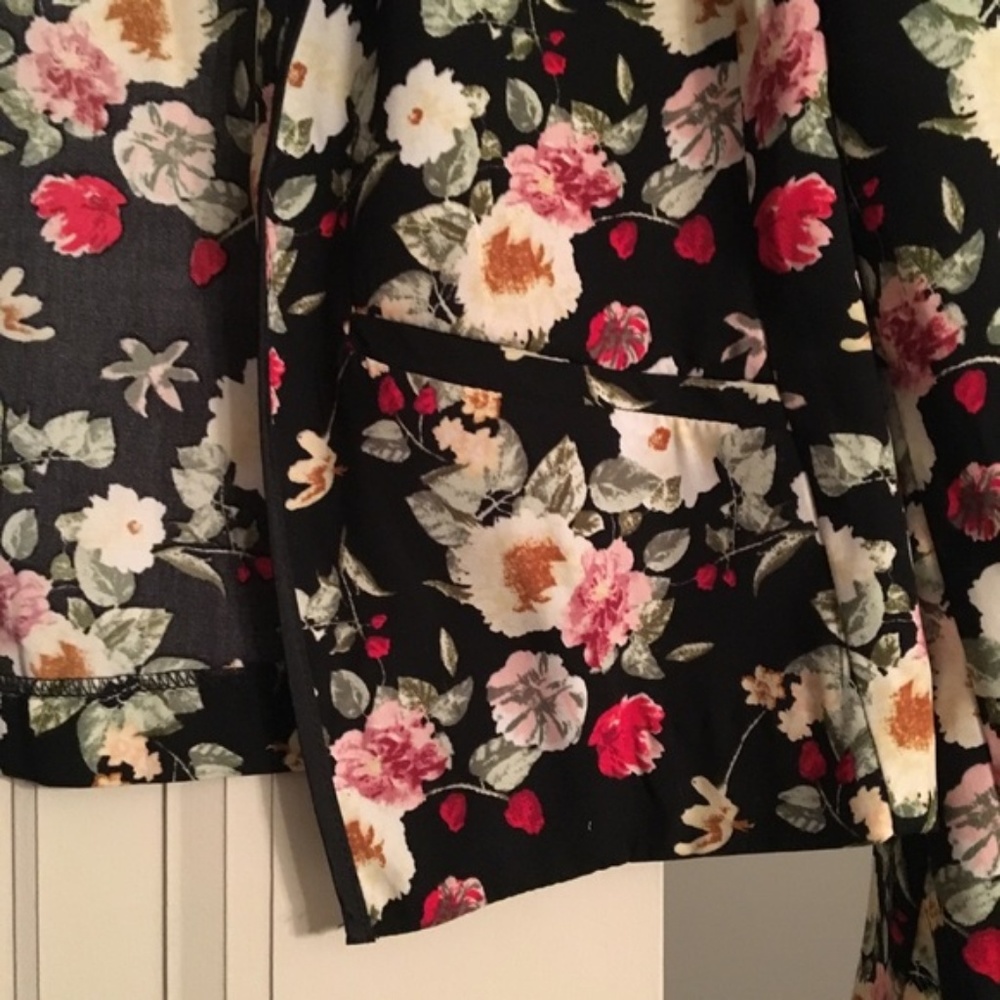 CLOSING SALE BCNU Cropped Floral Blazer - Picture 2 of 3